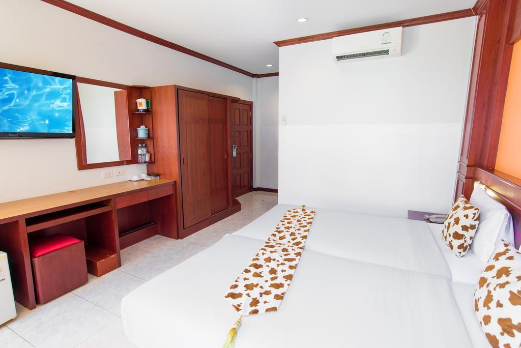 Forest Patong Hotel Exterior photo