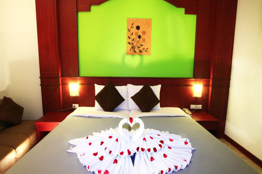 Forest Patong Hotel Exterior photo